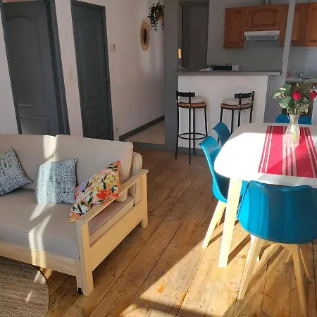 Nid Cosy Face A La Cathedrale *